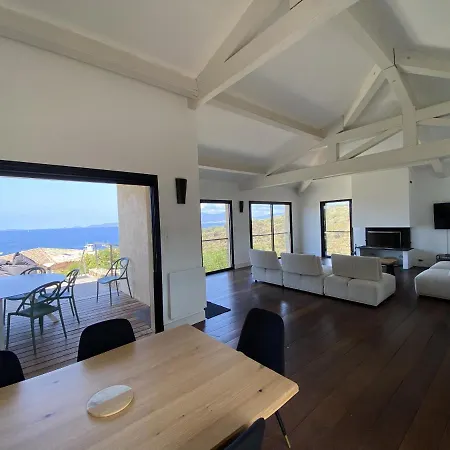 Magnifique Vue Avec Piscine